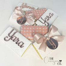 Load image into Gallery viewer, Cut-Out Favour Name Plaque