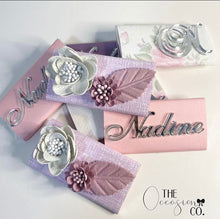 Load image into Gallery viewer, Cut-Out Favour Name Plaque